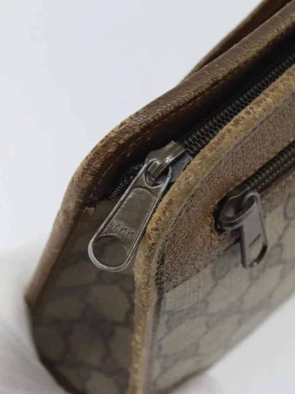 GUCCI GG Supreme Clutch Bag PVC Beige Gold 111 01 037 Auth bs32865